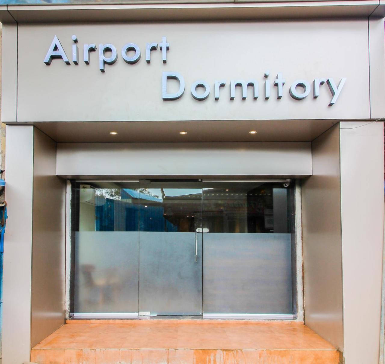 Hygeinic Airport Dormitory Near By Bom Ostello Bombay Esterno foto
